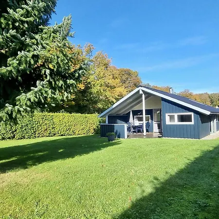 Ferienhaus-zwischen-wald-und-meer-mit-sauna-und-kamin Semesterbostad *