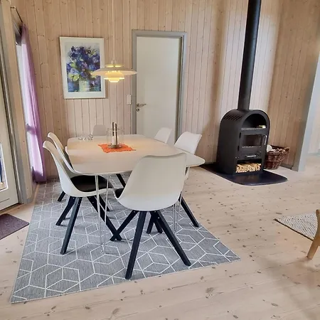 Semesterbostad Ferienhaus-zwischen-wald-und-meer-mit-sauna-und-kamin