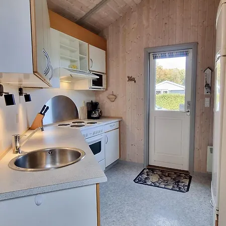 Semesterbostad Ferienhaus-zwischen-wald-und-meer-mit-sauna-und-kamin