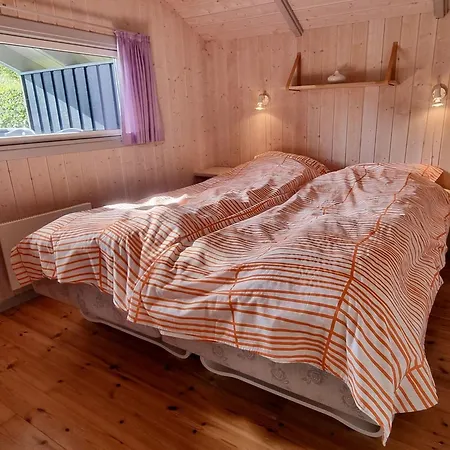 Semesterbostad Ferienhaus-zwischen-wald-und-meer-mit-sauna-und-kamin