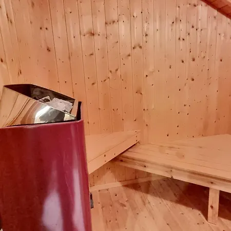 Ferienhaus-zwischen-wald-und-meer-mit-sauna-und-kamin Semesterbostad *